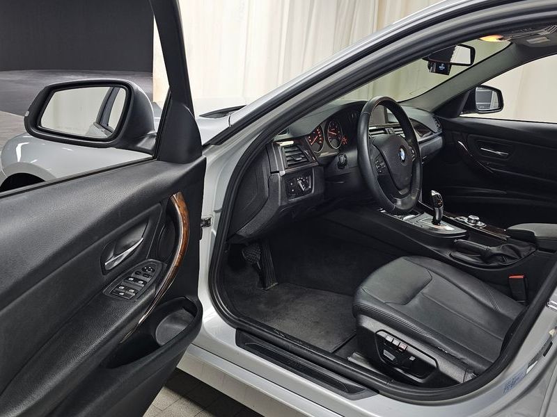 2012 BMW 3 Series 320d photo 10