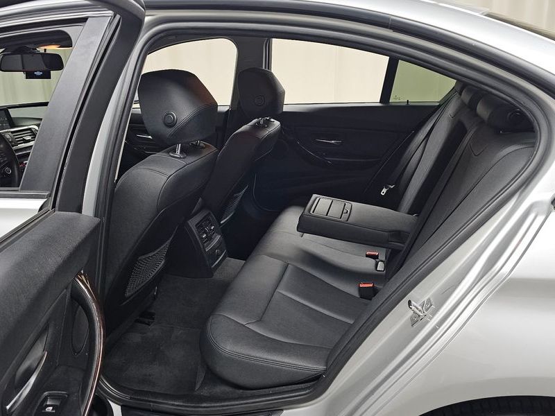 2012 BMW 3 Series 320d photo 11