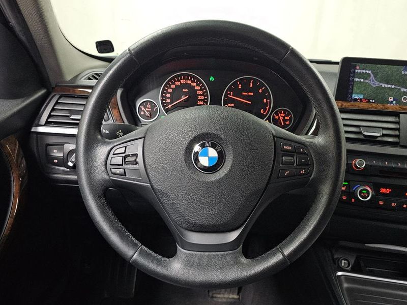 2012 BMW 3 Series 320d photo 13