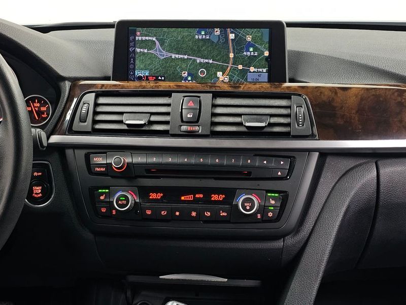 2012 BMW 3 Series 320d photo 19