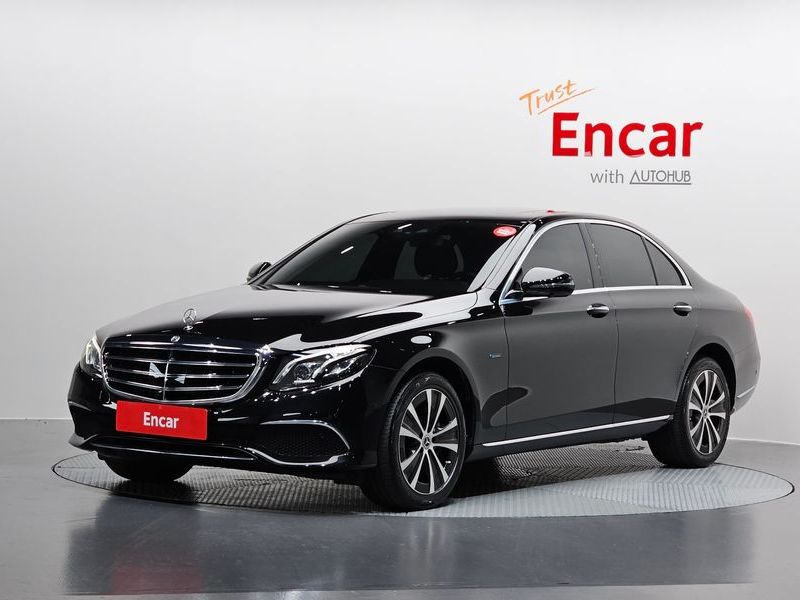 2020 Mercedes-Benz E-Class E300e 4MATIC Exclusive photo 1