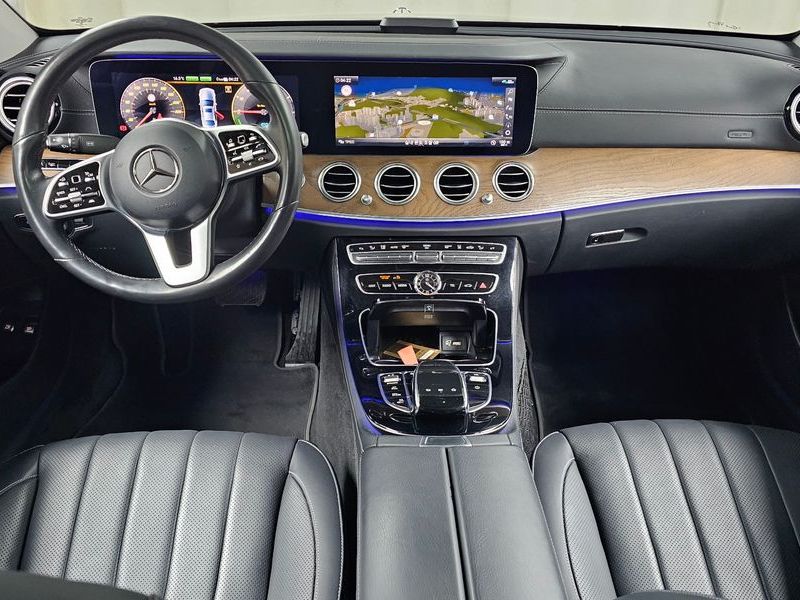 2020 Mercedes-Benz E-Class E300e 4MATIC Exclusive photo 7