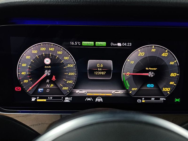 2020 Mercedes-Benz E-Class E300e 4MATIC Exclusive photo 8