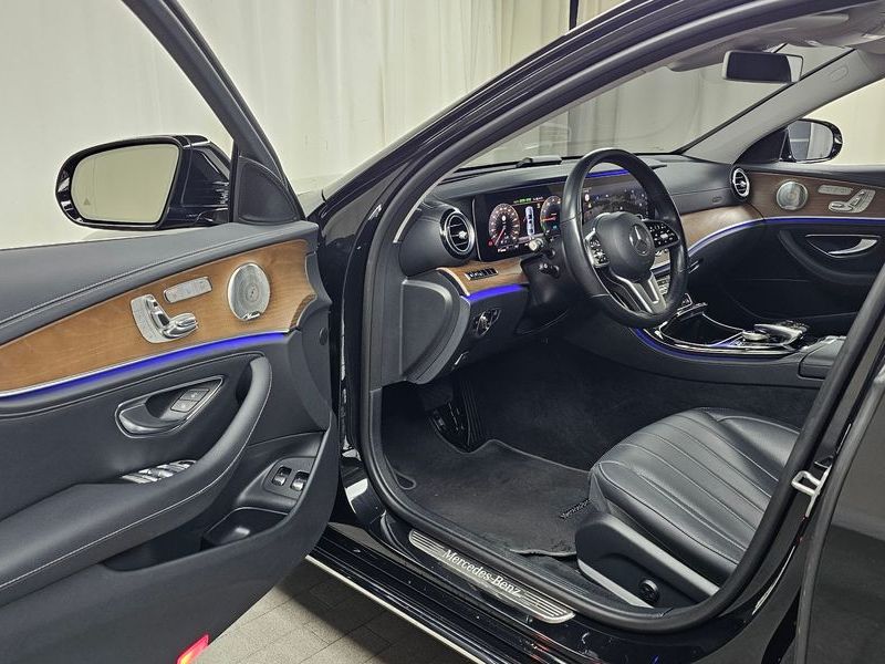 2020 Mercedes-Benz E-Class E300e 4MATIC Exclusive photo 10