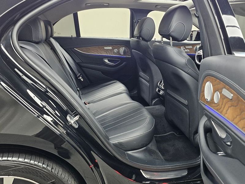 2020 Mercedes-Benz E-Class E300e 4MATIC Exclusive photo 11