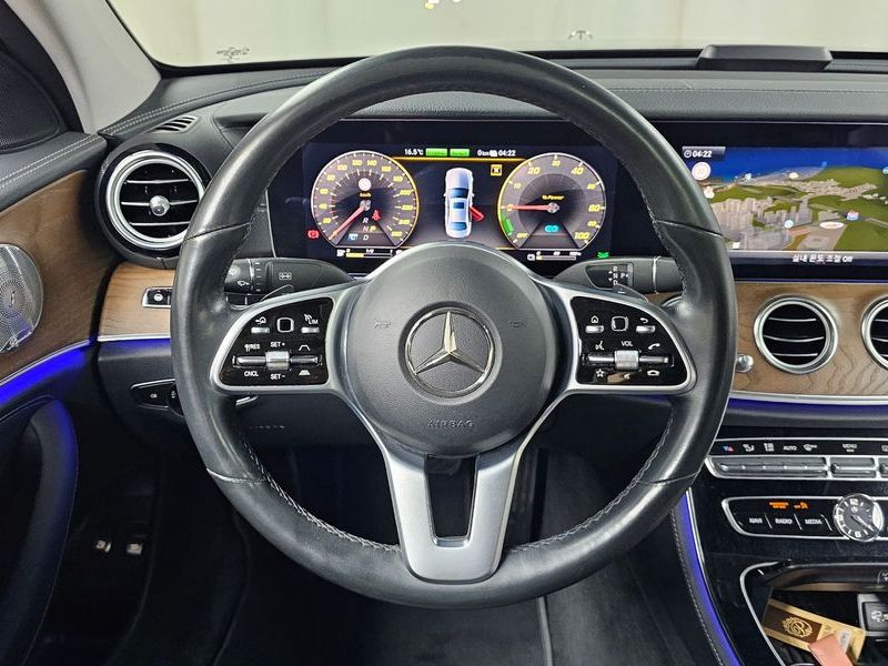 2020 Mercedes-Benz E-Class E300e 4MATIC Exclusive photo 12