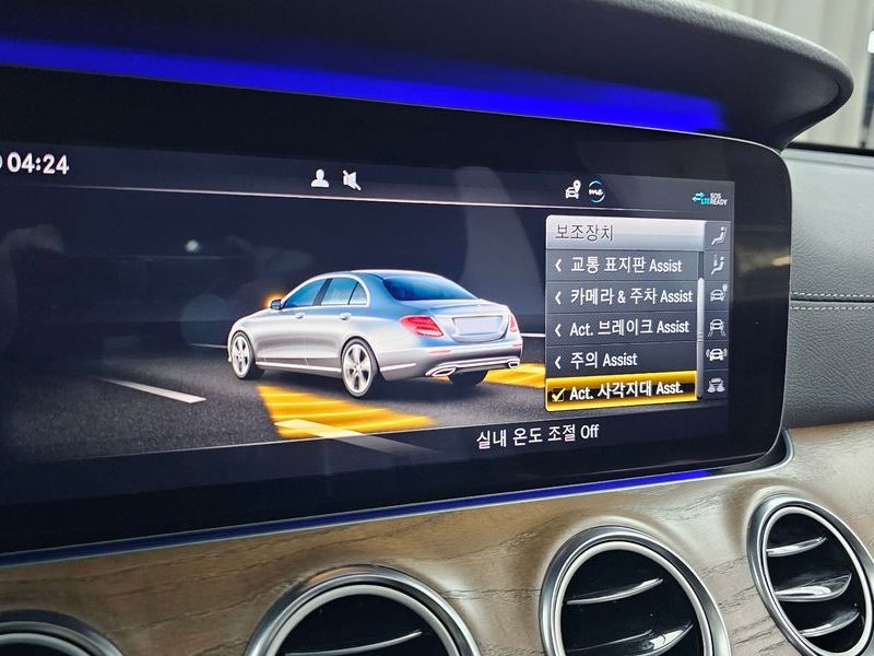 2020 Mercedes-Benz E-Class E300e 4MATIC Exclusive photo 16