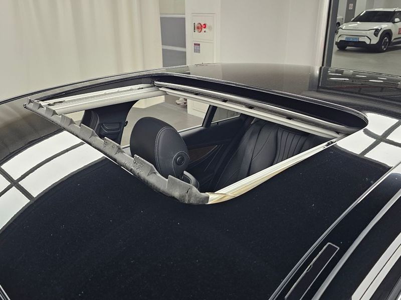 2020 Mercedes-Benz E-Class E300e 4MATIC Exclusive photo 19
