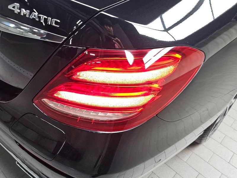2020 Mercedes-Benz E-Class E300e 4MATIC Exclusive photo 23