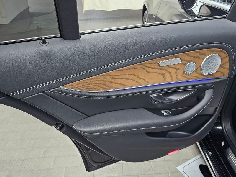 2020 Mercedes-Benz E-Class E300e 4MATIC Exclusive photo 25