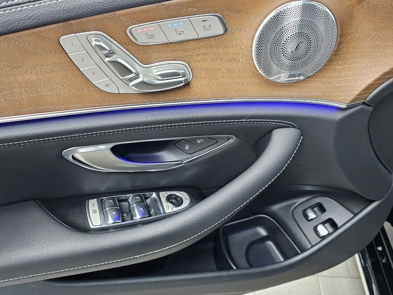 2020 Mercedes-Benz E-Class E300e 4MATIC Exclusive photo 28