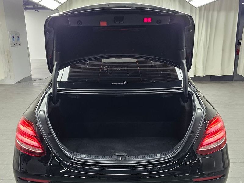 2020 Mercedes-Benz E-Class E300e 4MATIC Exclusive photo 30
