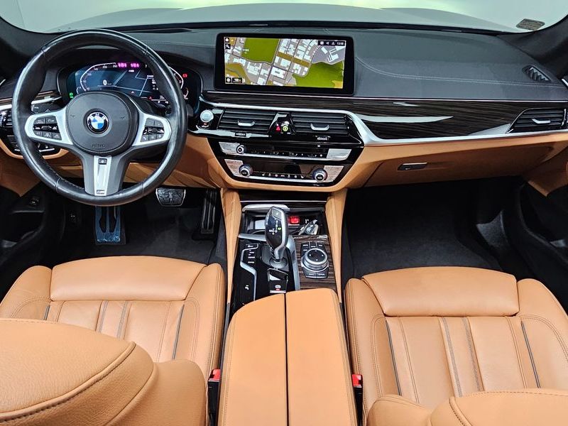 2022 BMW 5 Series 520i M Sport photo 7