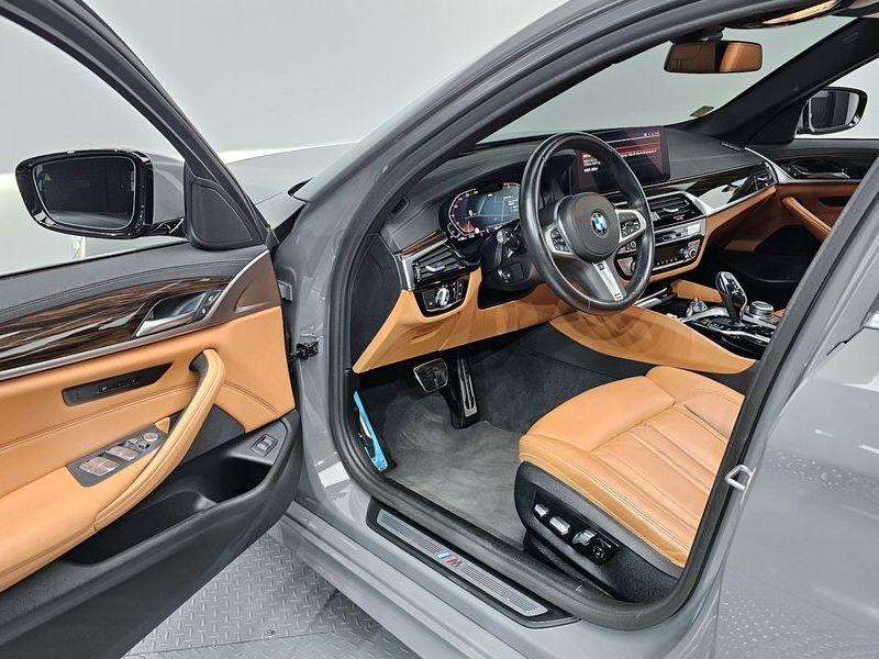 2022 BMW 5 Series 520i M Sport photo 10