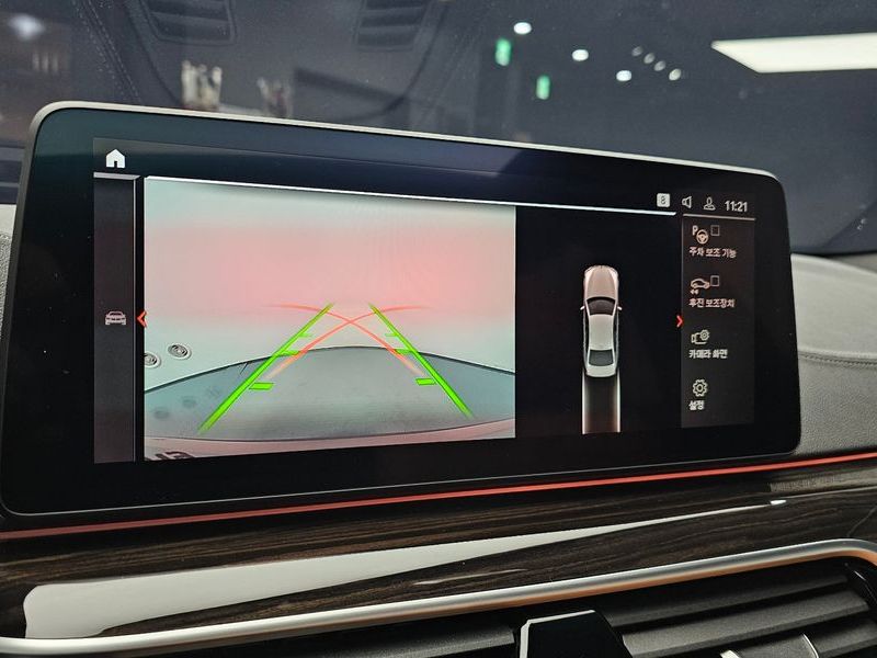 2022 BMW 5 Series 520i M Sport photo 16