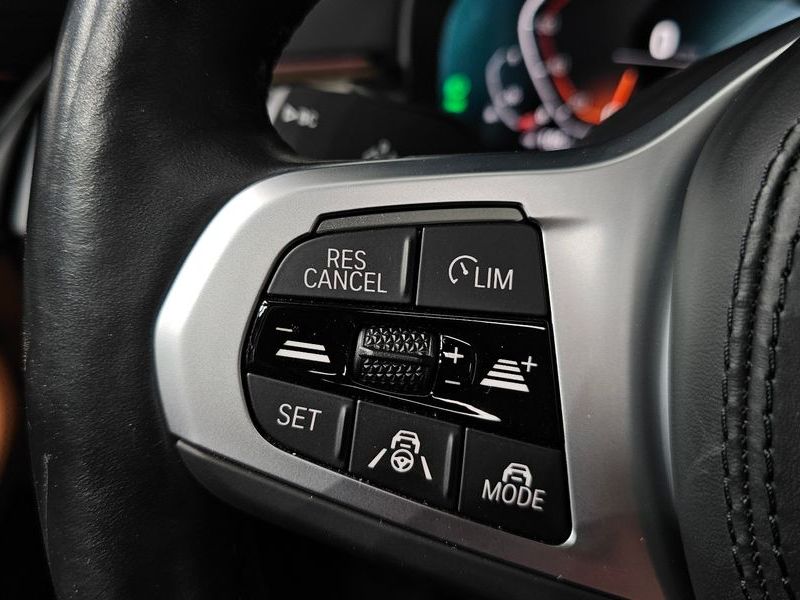 2022 BMW 5 Series 520i M Sport photo 27