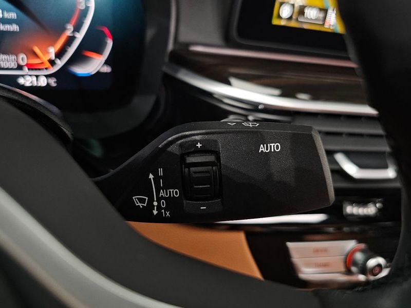 2022 BMW 5 Series 520i M Sport photo 28