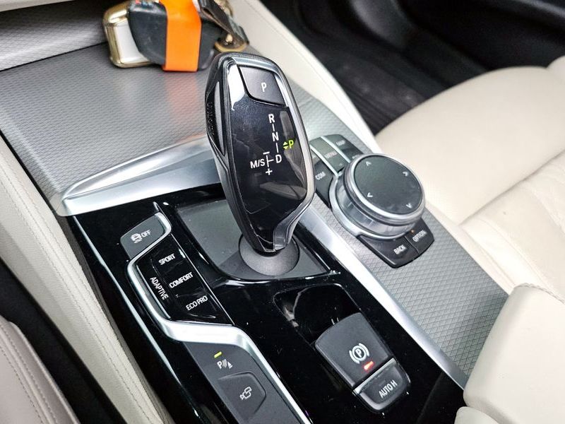 2018 BMW 5 Series M550d xDrive photo 9