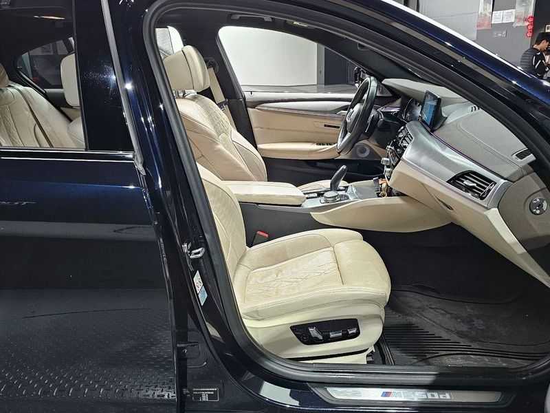 2018 BMW 5 Series M550d xDrive photo 10