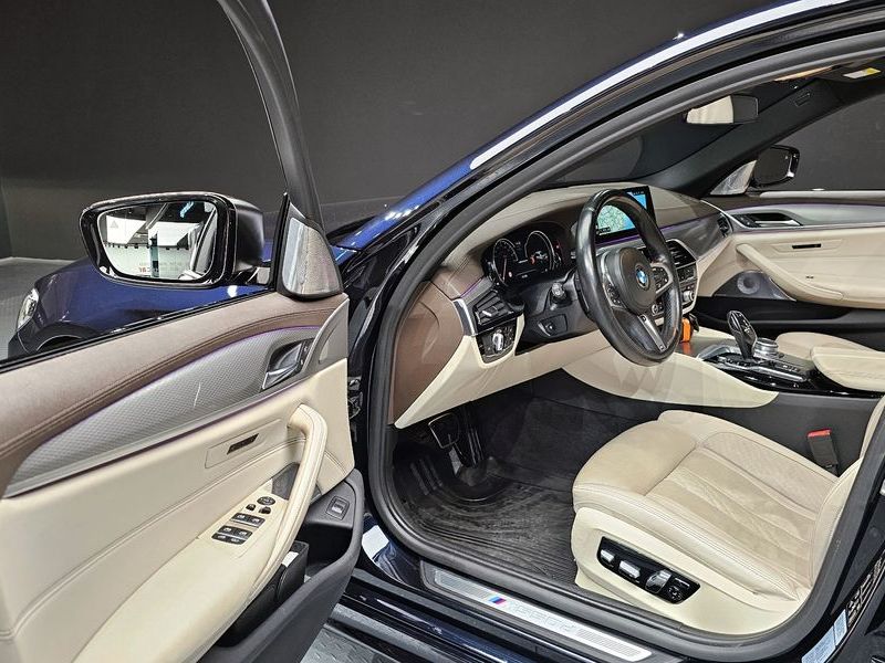 2018 BMW 5 Series M550d xDrive photo 11
