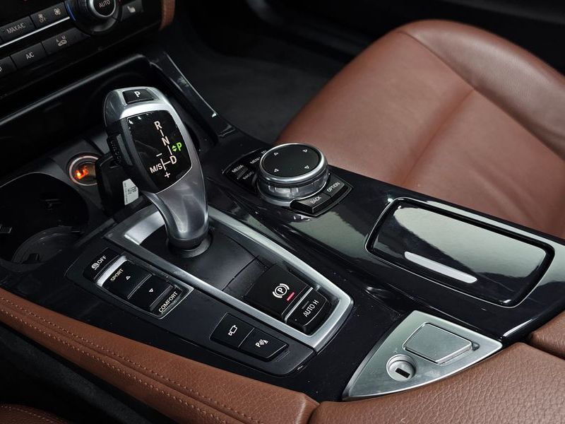 2016 BMW 5 Series 520d M Aero Dynamic photo 9