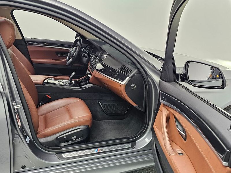 2016 BMW 5 Series 520d M Aero Dynamic photo 10