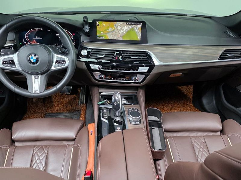 2020 BMW 5 Series 520i M Sport photo 7