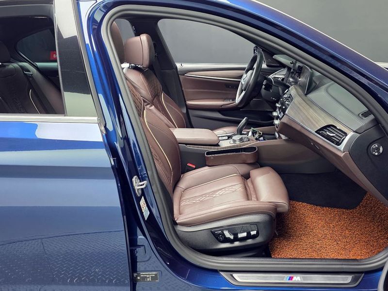 2020 BMW 5 Series 520i M Sport photo 10