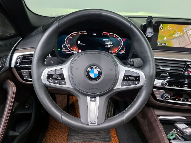 2020 BMW 5 Series 520i M Sport photo 13