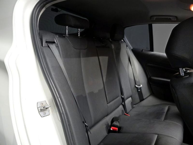 2014 BMW 1시리즈 118d Urban 5Dr photo 12