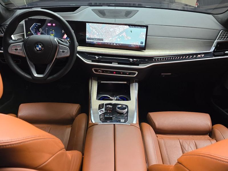 2025 BMW X7 xDrive 40i Design Pure Excellence 6-Seater photo 7