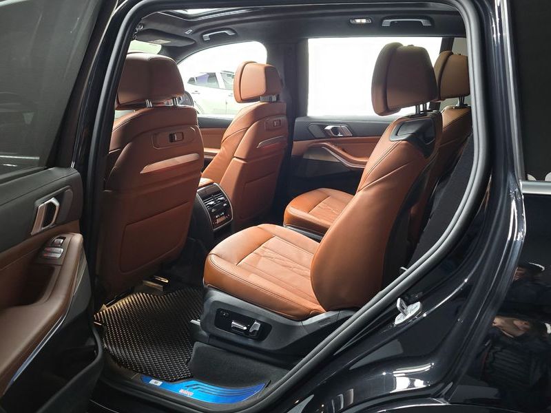 2025 BMW X7 xDrive 40i Design Pure Excellence 6-Seater photo 11