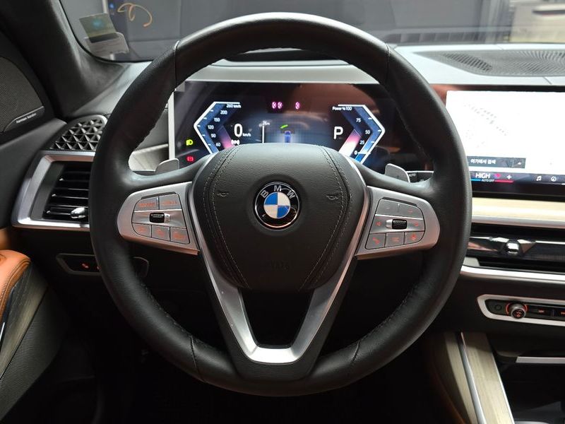 2025 BMW X7 xDrive 40i Design Pure Excellence 6-Seater photo 13