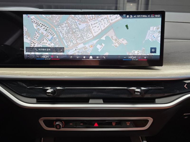 2025 BMW X7 xDrive 40i Design Pure Excellence 6-Seater photo 14
