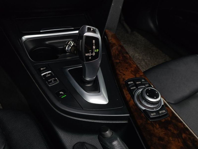 2012 BMW 3 Series 320d photo 9