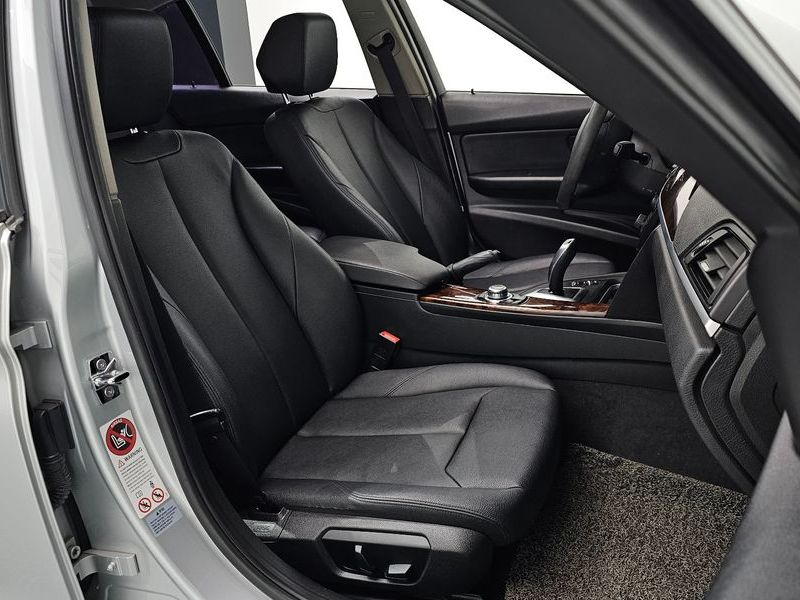 2012 BMW 3 Series 320d photo 11