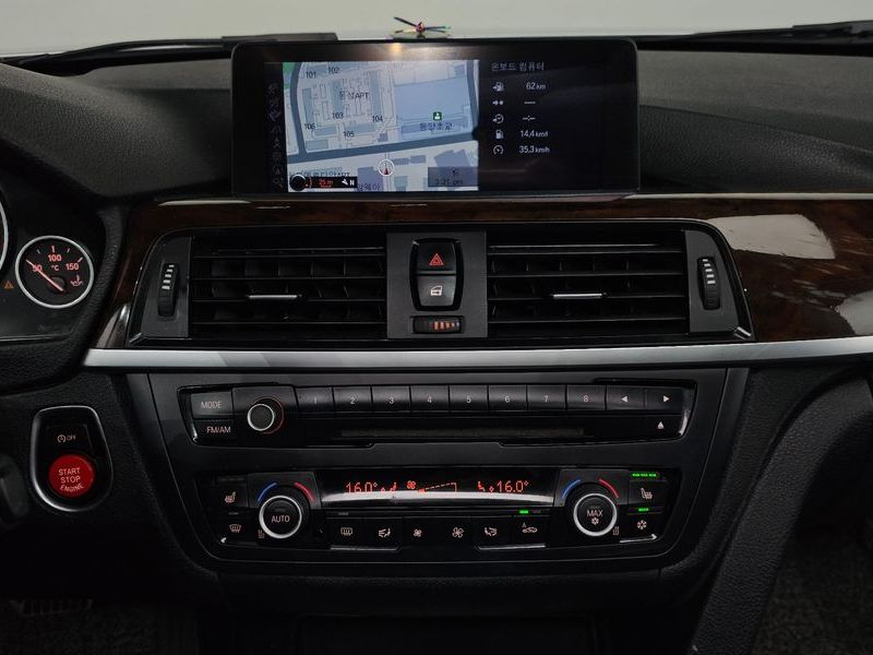 2012 BMW 3 Series 320d photo 14