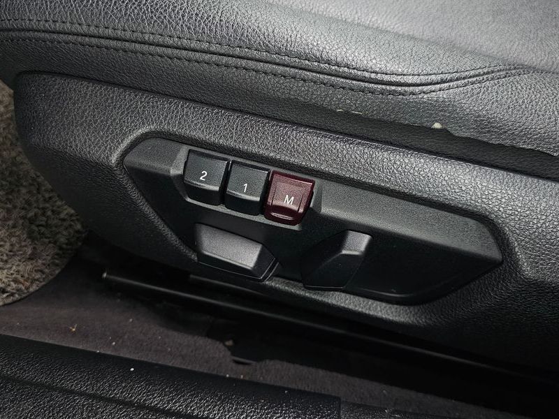 2012 BMW 3 Series 320d photo 16