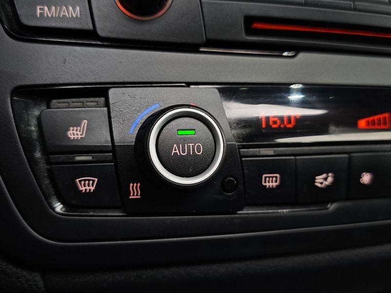 2012 BMW 3 Series 320d photo 17