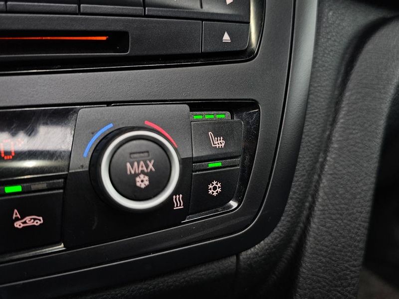 2012 BMW 3 Series 320d photo 18