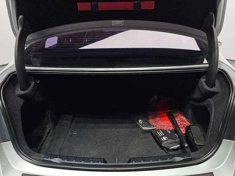 2012 BMW 3 Series 320d photo 20