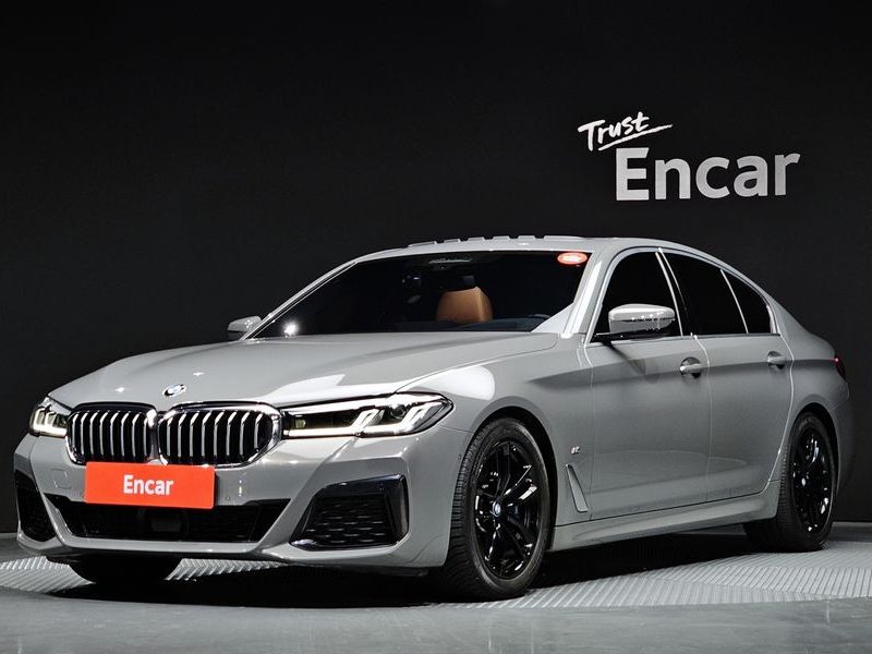 2021 BMW 5 Series 520i M Sport photo 1