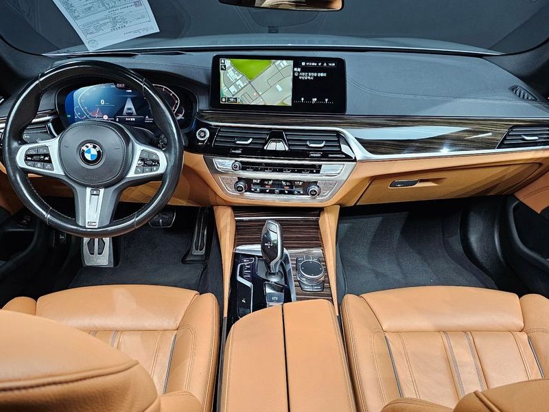 2021 BMW 5 Series 520i M Sport photo 7