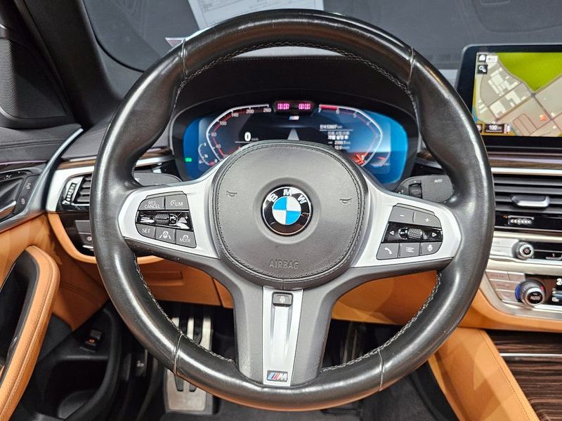 2021 BMW 5 Series 520i M Sport photo 13