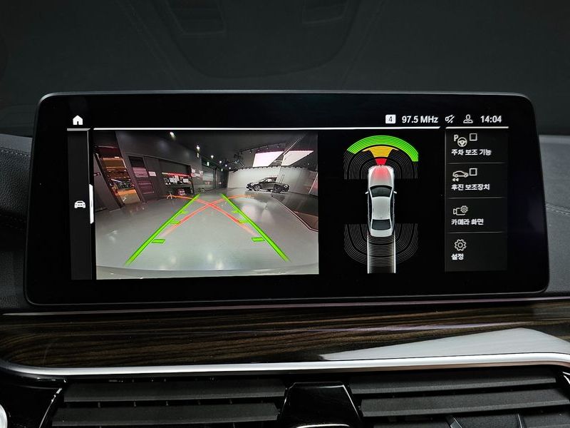 2021 BMW 5 Series 520i M Sport photo 14