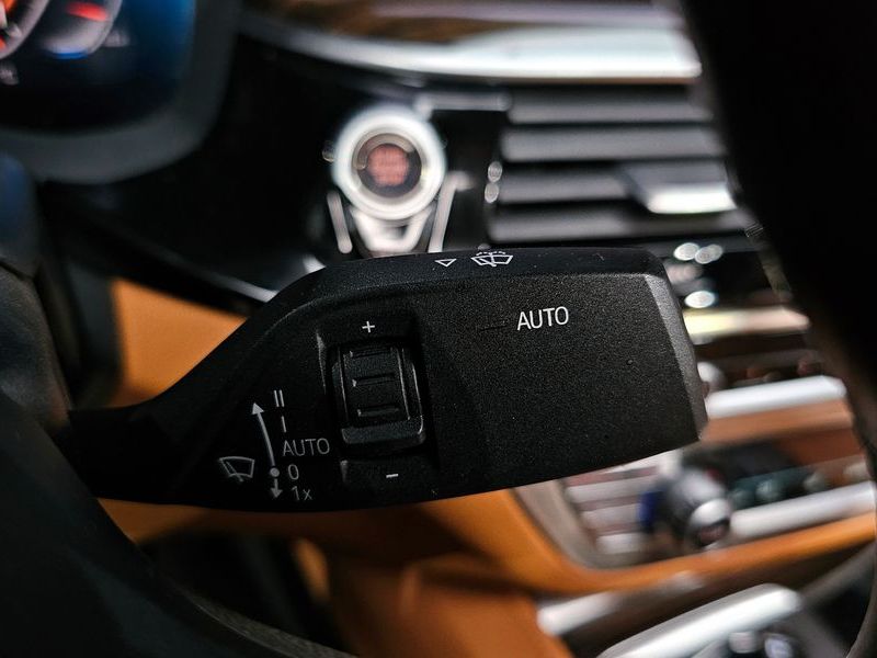 2021 BMW 5 Series 520i M Sport photo 16