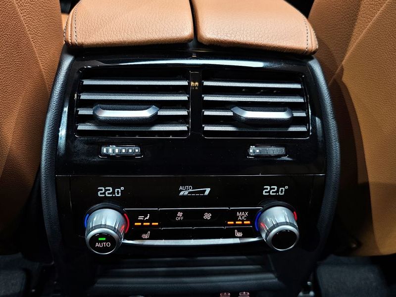 2021 BMW 5 Series 520i M Sport photo 17