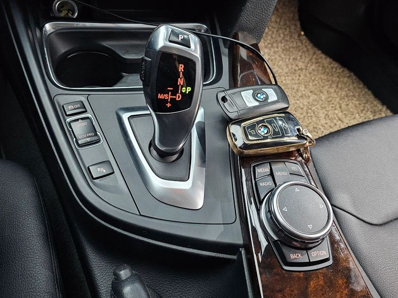 2015 BMW 3 Series 320d photo 9
