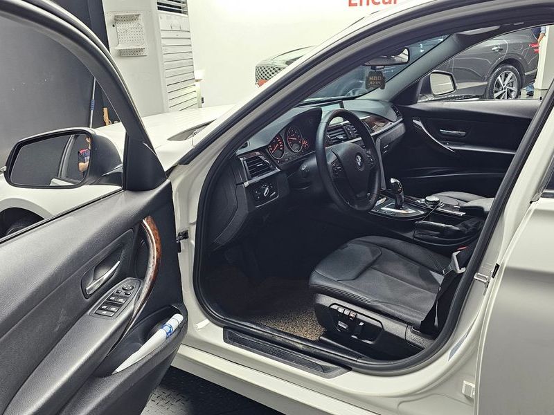 2015 BMW 3 Series 320d photo 10