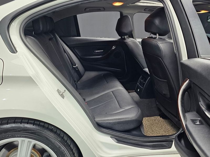 2015 BMW 3 Series 320d photo 12